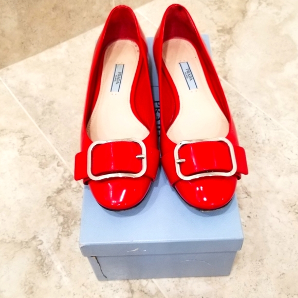 Authentic Prada Calzature Donna Vernice Red Patent Leather Buckle Ballet Flats - Picture 3 of 12